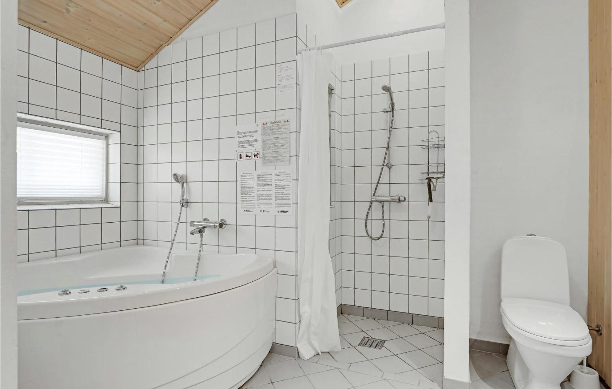 Awesome Home In Nexo With Sauna Snogebaek Екстер'єр фото