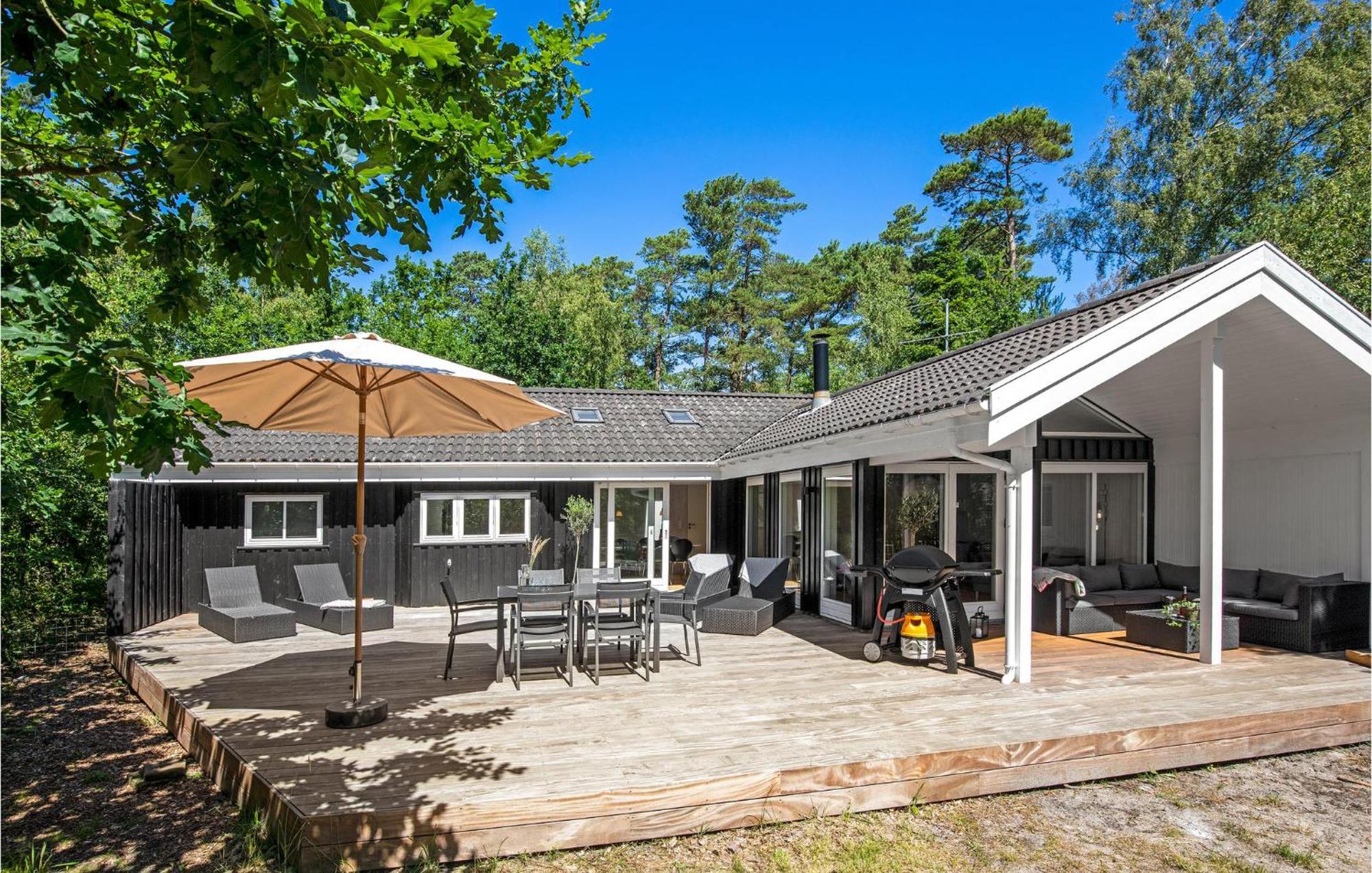 Awesome Home In Nexo With Sauna Snogebaek Екстер'єр фото